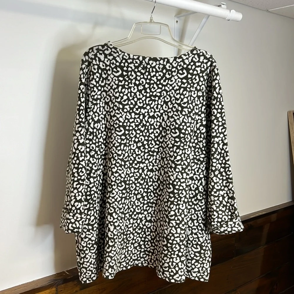 Cynthia Rowley 3/4 Sleeve Green and White Leopard Sweater-‎ 3X